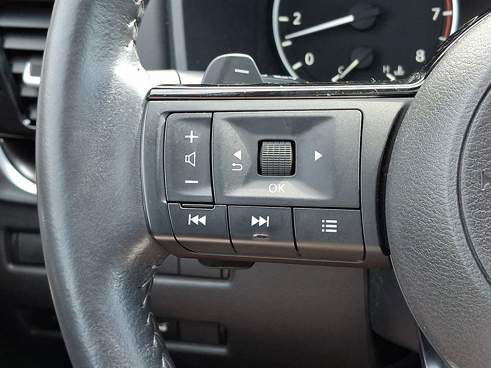 Certified 2022 Nissan Rogue SV w/ SV Premium Package AWD/4WD image 22