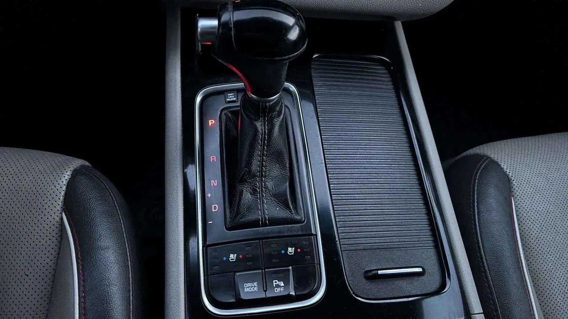 Used 2015 Kia Sedona SX image 37