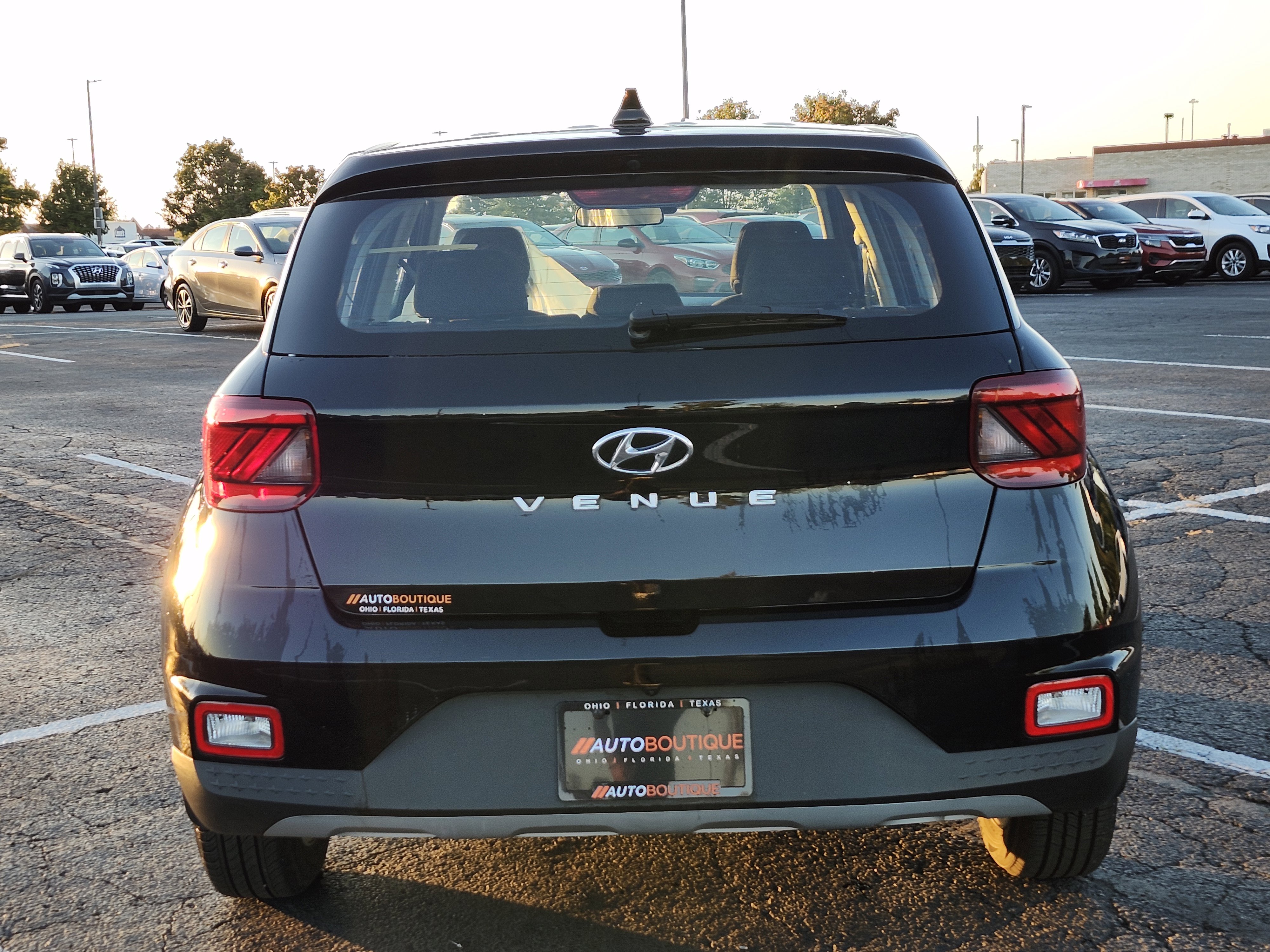 Used 2021 Hyundai Venue SE image 9