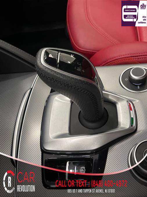 Used 2022 Alfa Romeo Stelvio Veloce image 25
