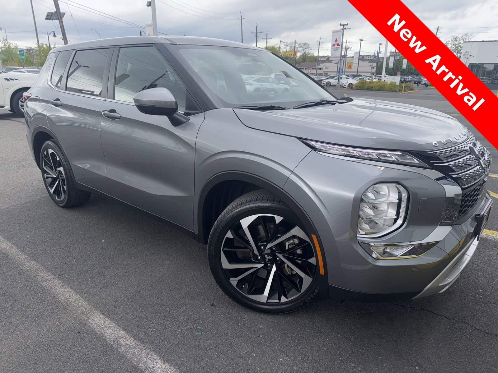 Used 2024 Mitsubishi Outlander SE