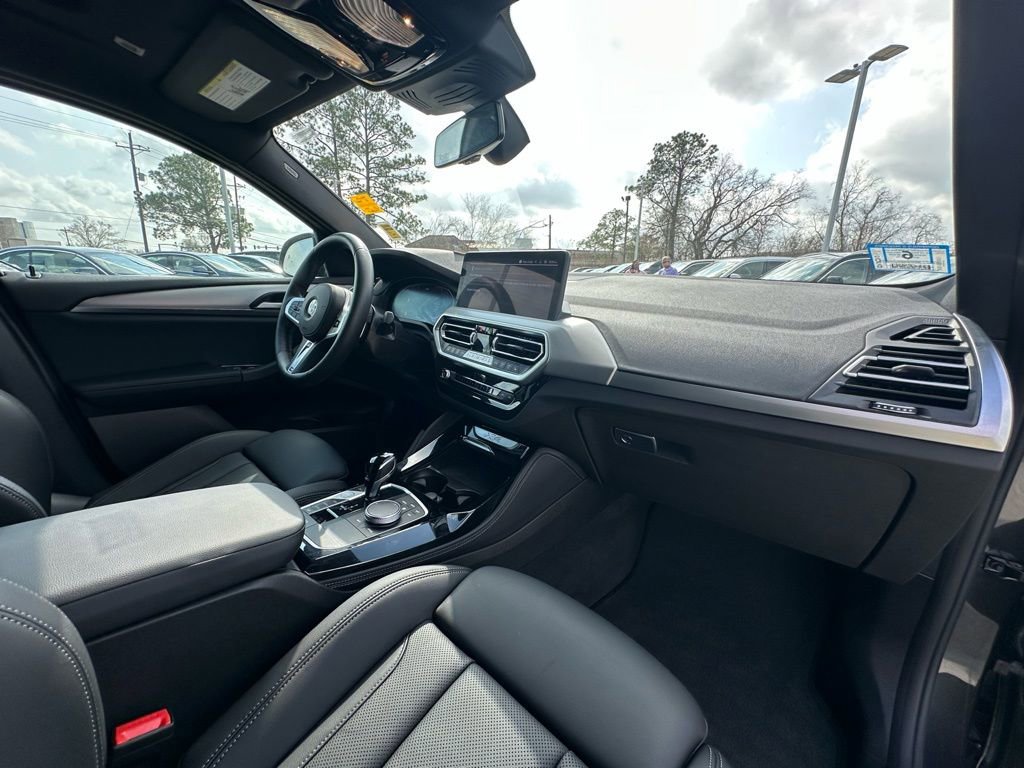 Certified 2025 BMW X4 xDrive30i image 33
