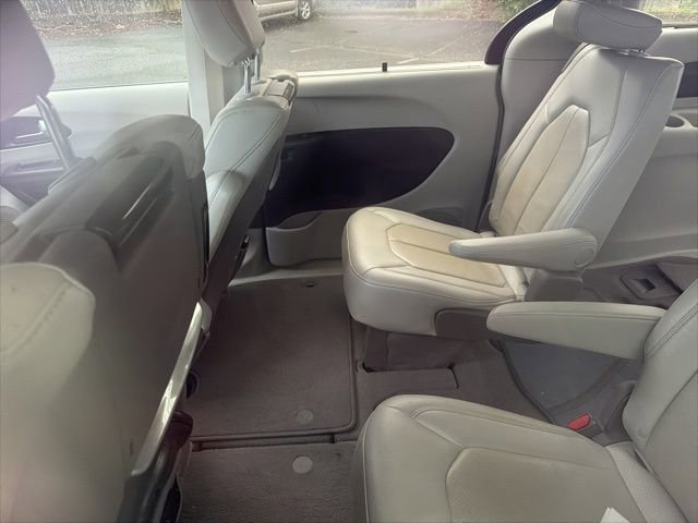 Used 2020 Chrysler Pacifica Touring-L Plus w/ Tire & Wheel Group image 11