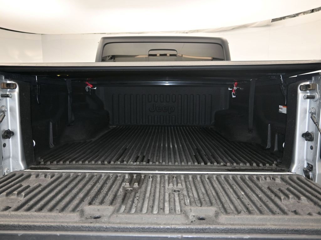 Certified 2022 Jeep Gladiator Willys image 22