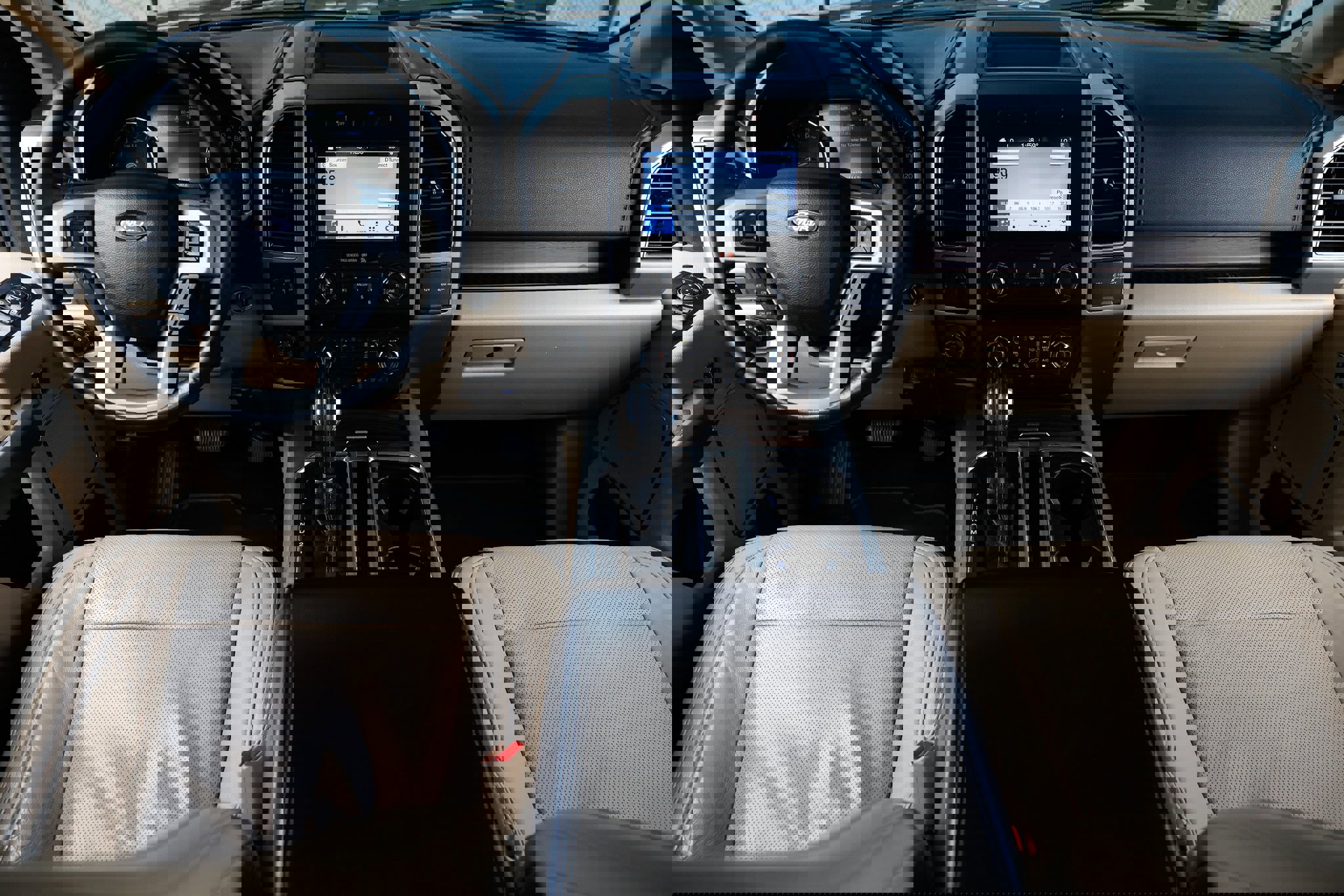 Used 2017 Ford F150 Lariat w/ Equipment Group 501A Mid image 26