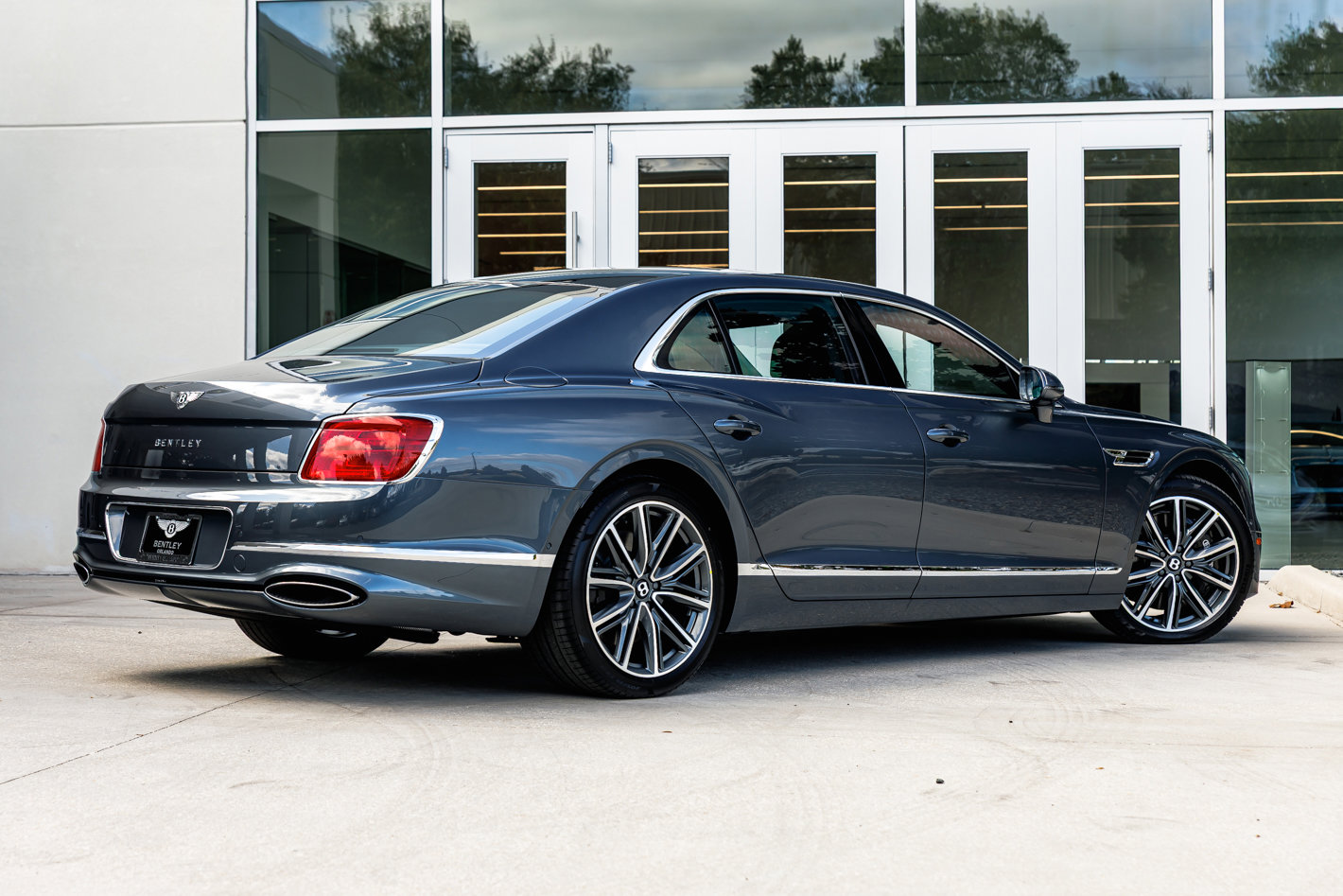 New 2026 Bentley Flying Spur Plug-In Hybrid image 9