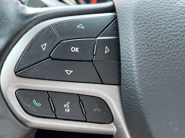 Used 2021 Jeep Cherokee Latitude Lux w/ Comfort/Convenience Group AWD/4WD image 20