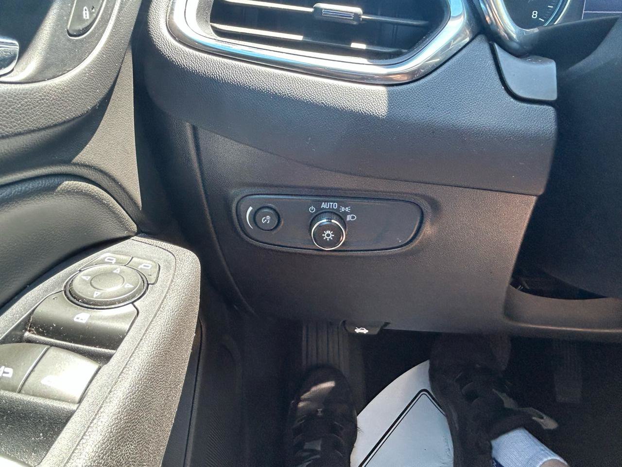 Used 2019 Chevrolet Equinox LT w/ Driver Convenience Package FWD image 26