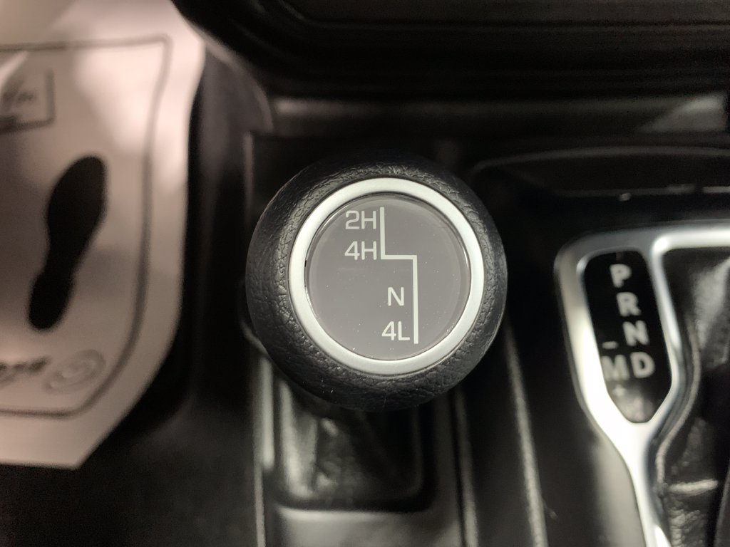Used 2023 Jeep Gladiator Sport AWD/4WD image 25