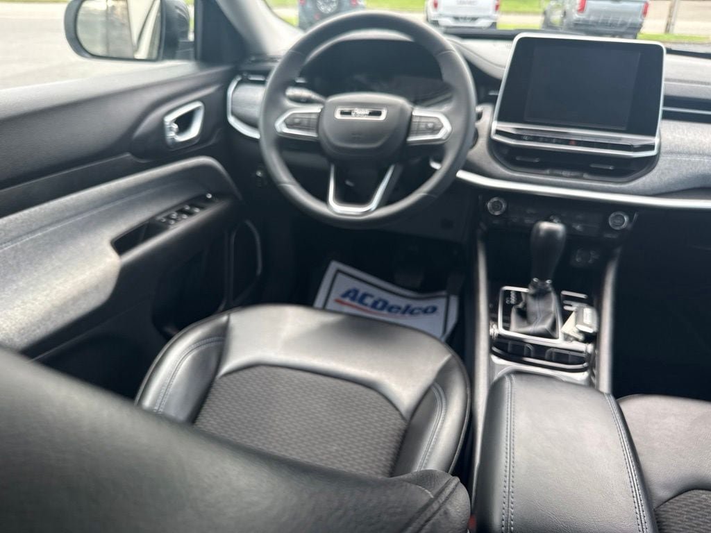Used 2022 Jeep Compass Latitude FWD image 14