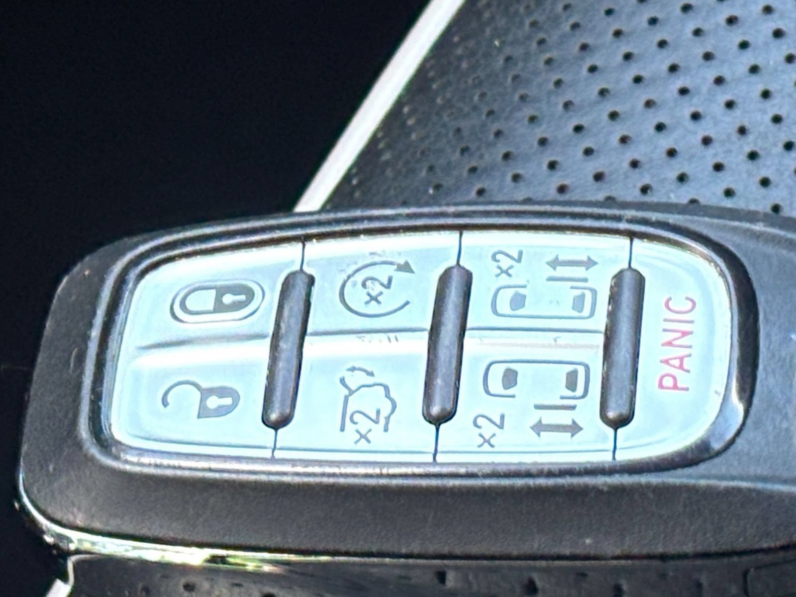 Used 2025 Chrysler Pacifica Limited FWD image 27