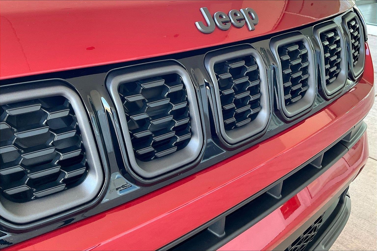 Used 2026 Jeep Compass Latitude image 30