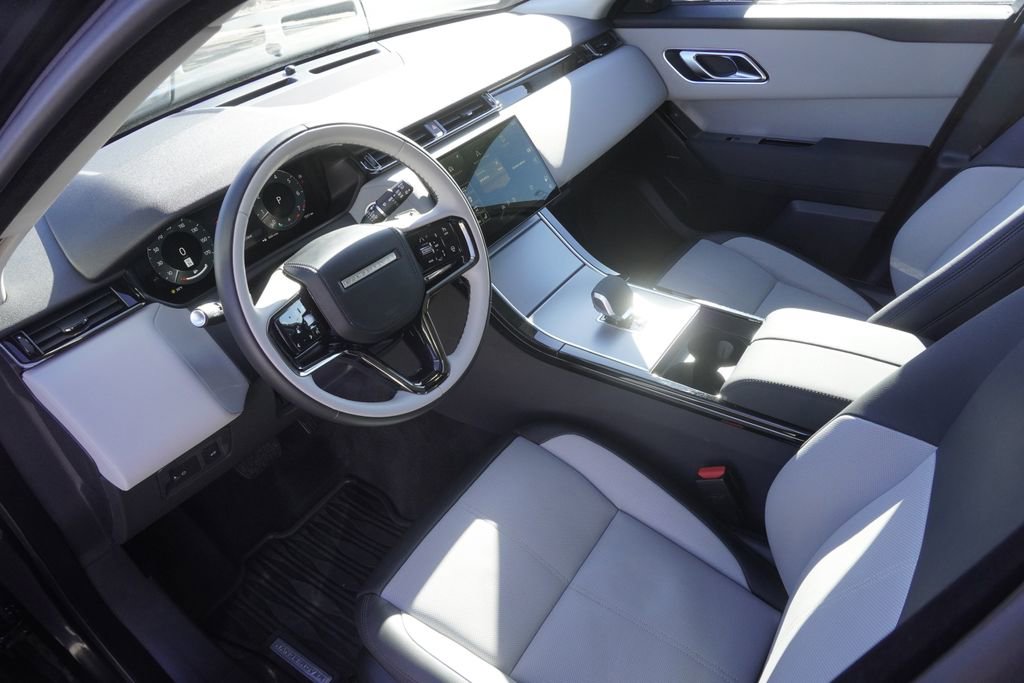 Used 2025 Land Rover Range Rover Velar S image 18