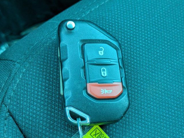 Used 2019 Jeep Wrangler Unlimited Sahara w/ Uconnect 4C Nav & Sound Group image 23