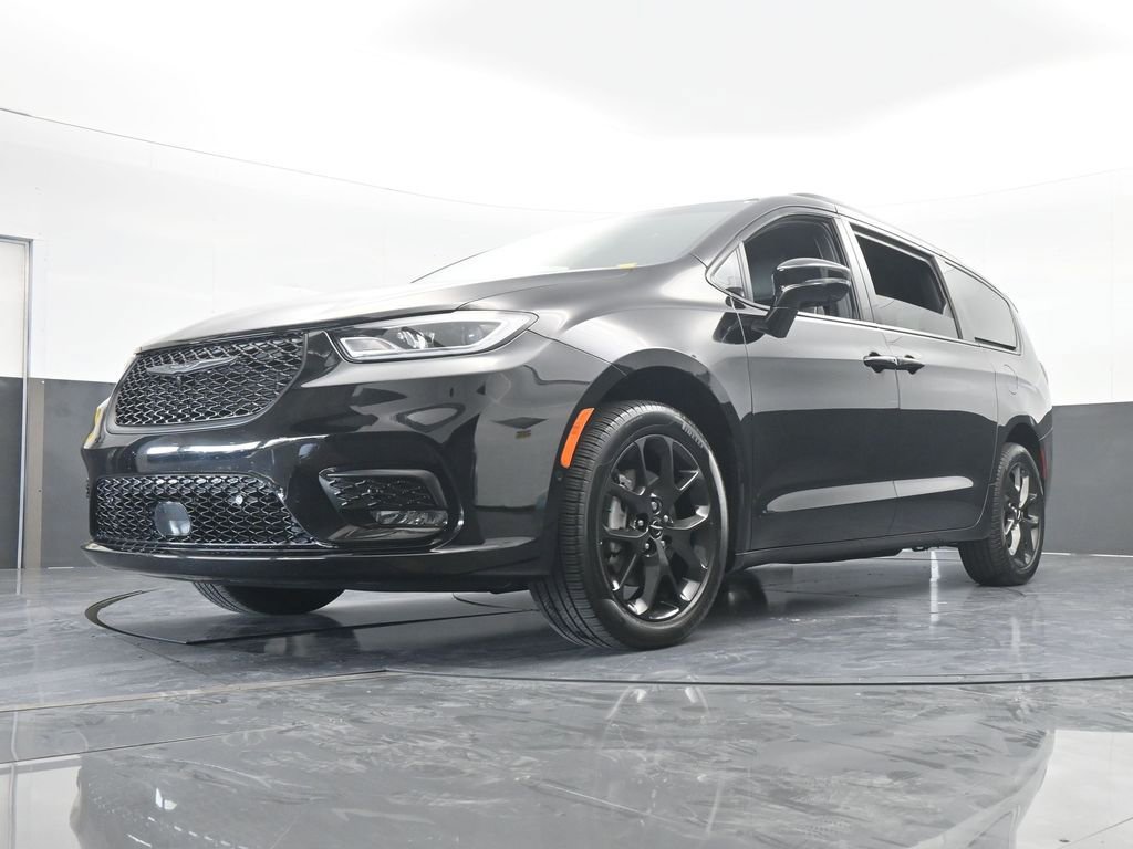 Used 2024 Chrysler Pacifica Limited w/ S Appearance Package image 65