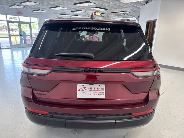 Used 2023 Jeep Grand Cherokee Altitude AWD/4WD image 11