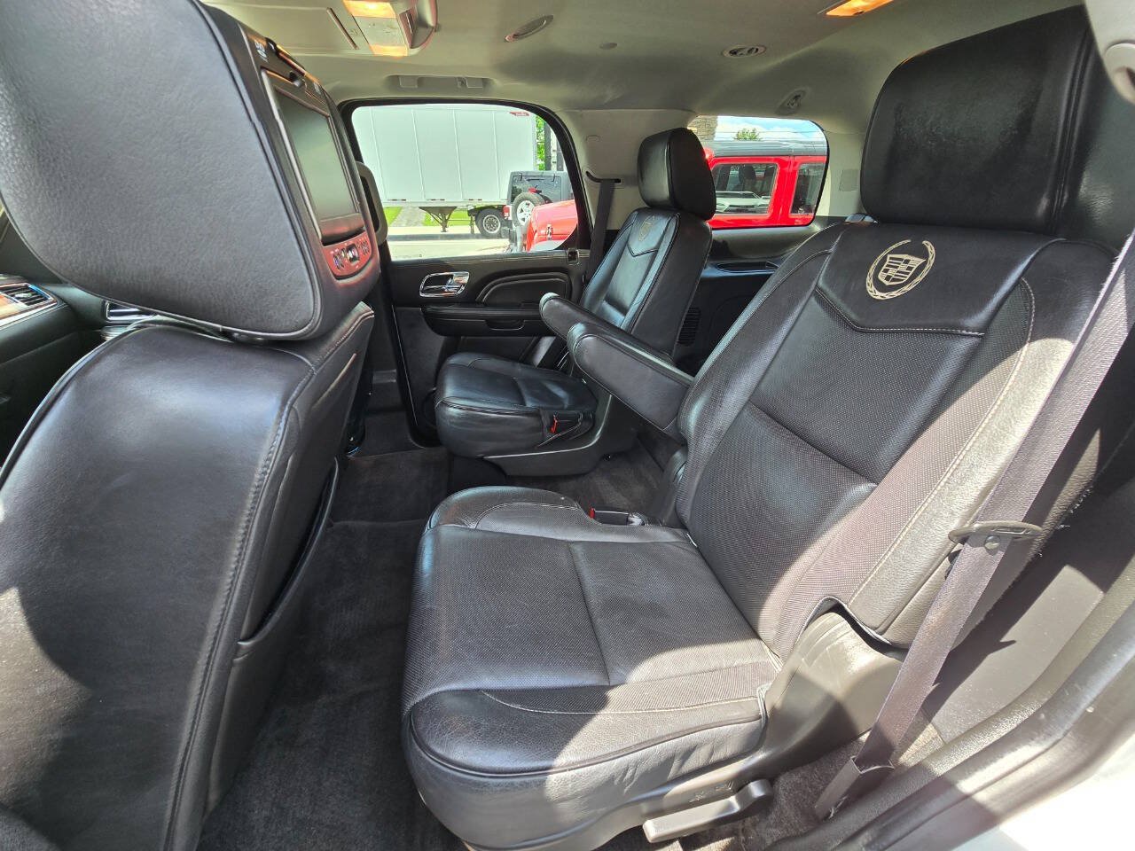 Used 2014 Cadillac Escalade Platinum AWD/4WD image 26