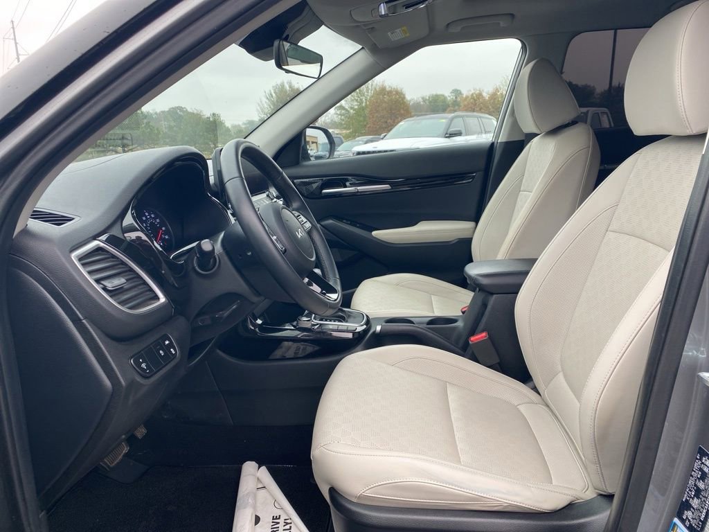 Used 2023 Kia Seltos EX image 12