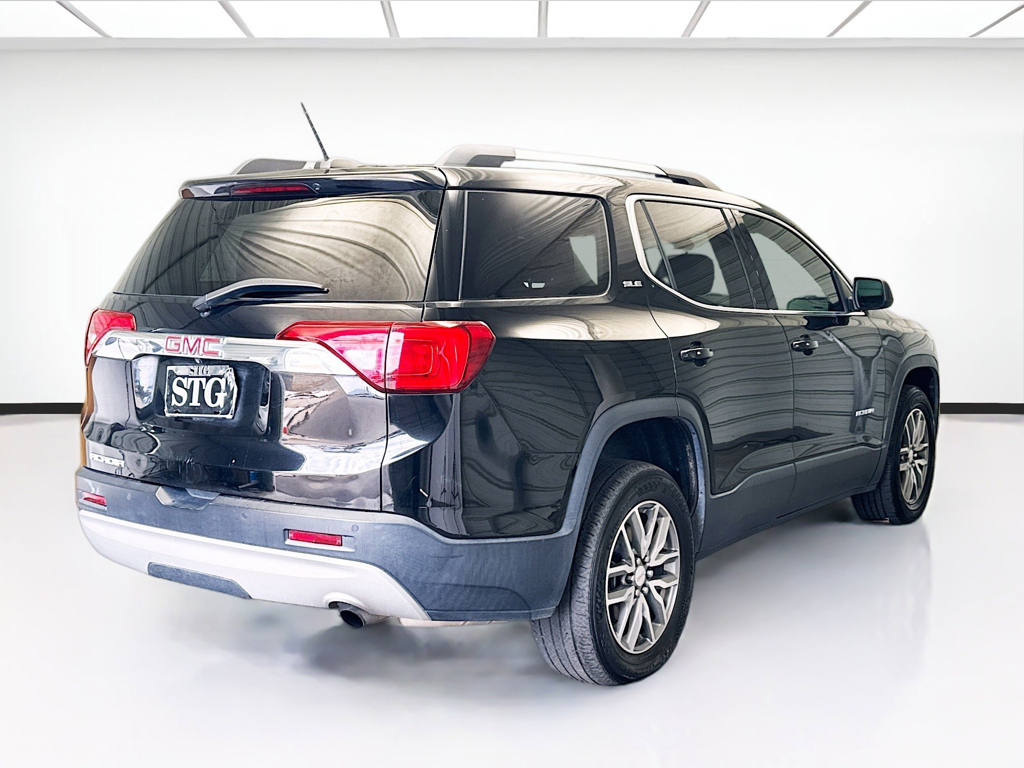 Used 2017 GMC Acadia SLE w/ Driver Alert Package I image 4