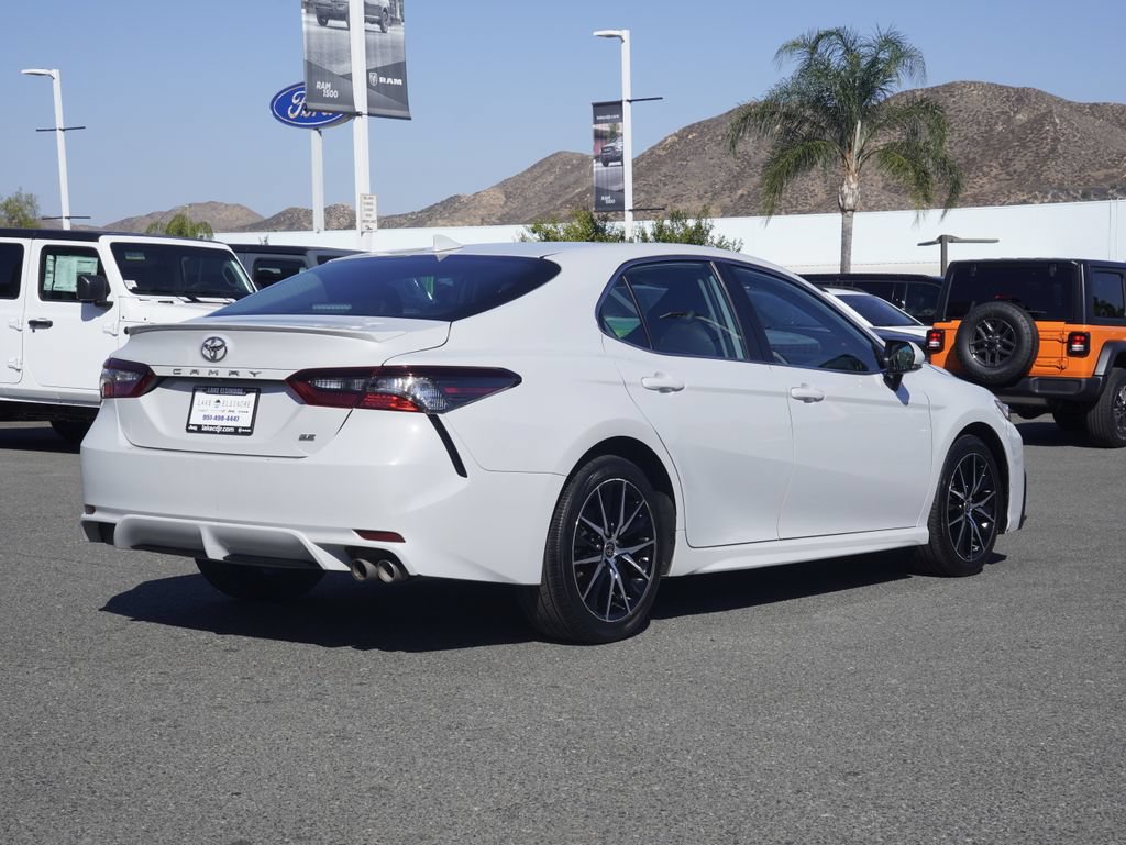 Used 2024 Toyota Camry SE FWD image 4