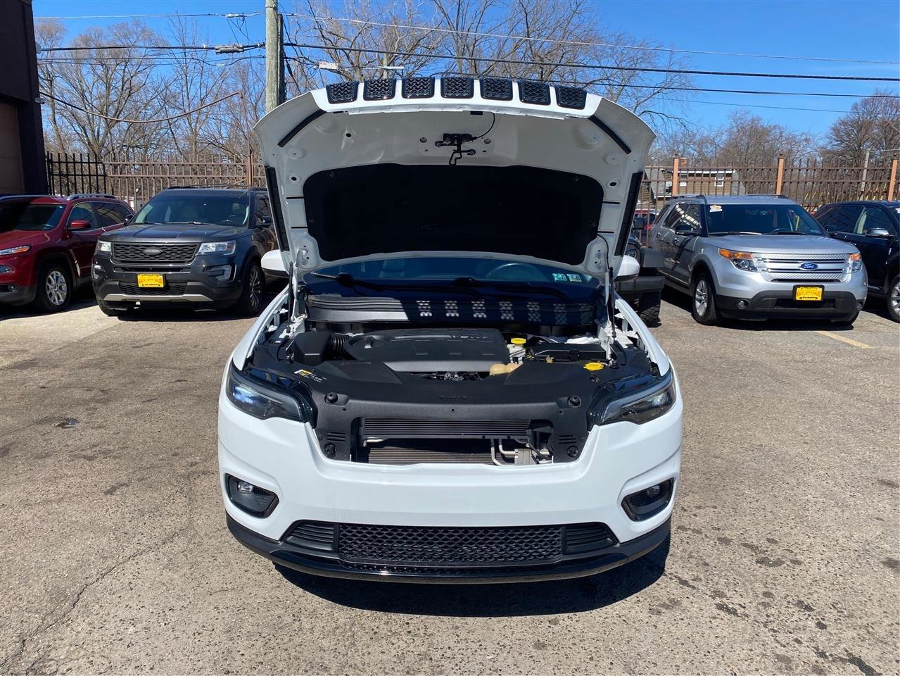 Used 2020 Jeep Cherokee Latitude Plus AWD/4WD image 11