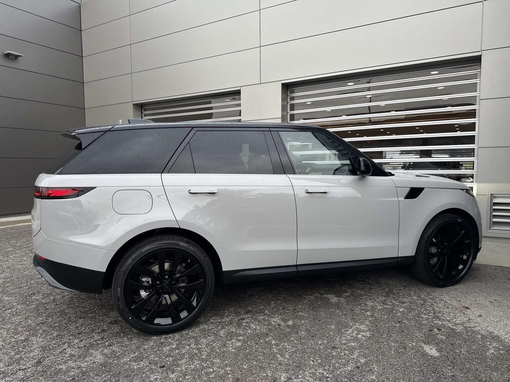 New 2026 Land Rover Range Rover Sport SE AWD/4WD image 8