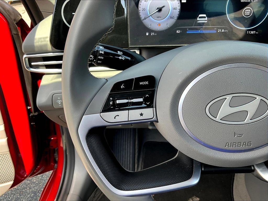 Used 2025 Hyundai Elantra SEL FWD image 12
