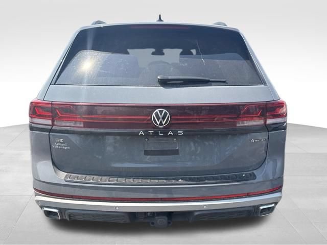 Used 2025 Volkswagen Atlas Peak Edition SE AWD/4WD image 28