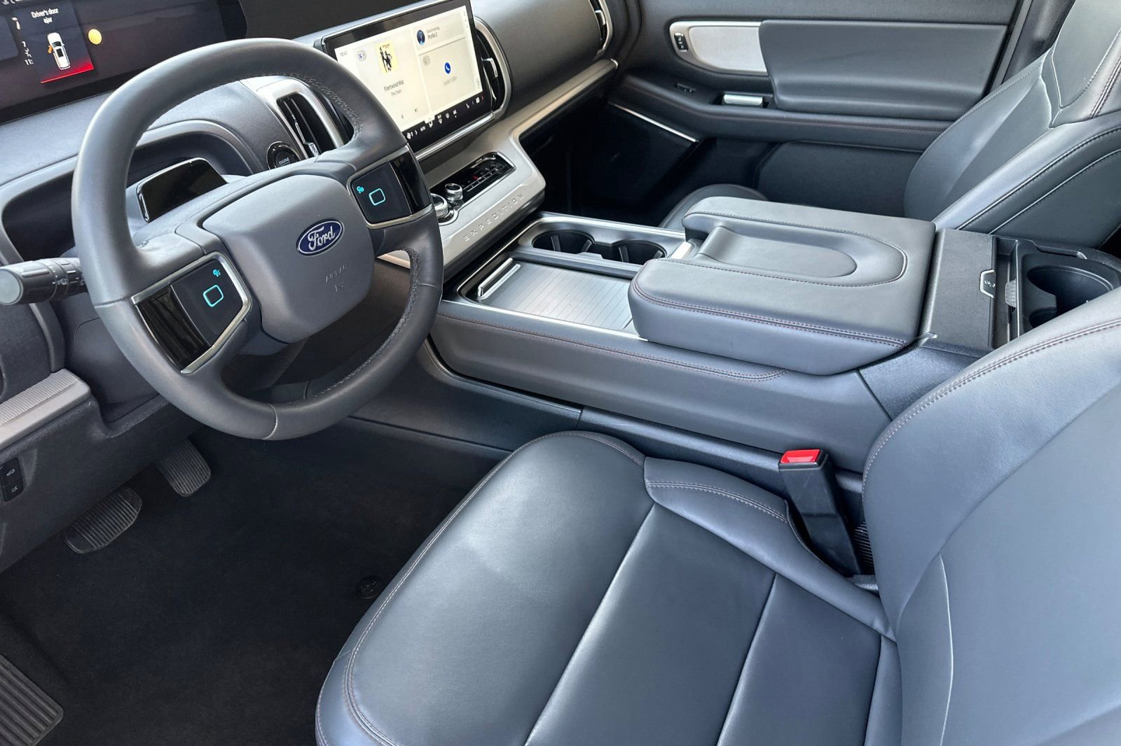 Used 2025 Ford Expedition Active image 10