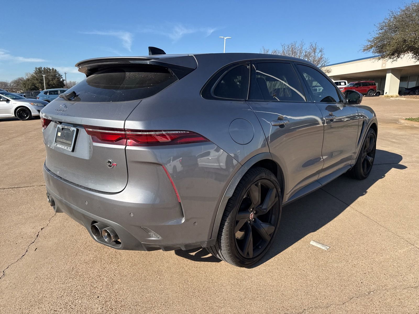 Used 2023 Jaguar F-PACE SVR image 7