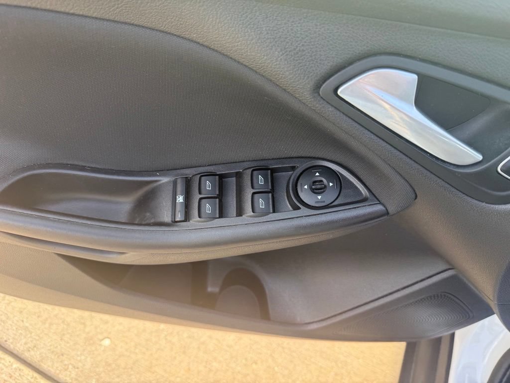 Used 2016 Ford Focus SE FWD image 18