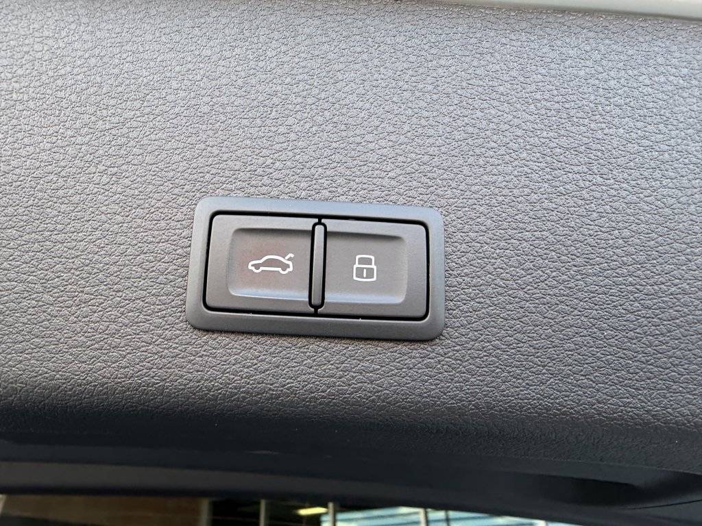 Used 2024 Audi Q8 e-tron Premium Plus w/ Premium Plus Package image 44