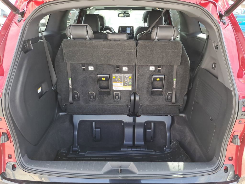 Used 2021 Toyota Sienna XSE w/ XSE Plus Package image 11