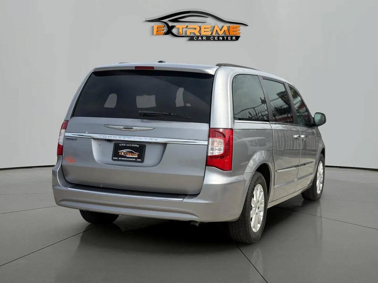 Used 2016 Chrysler Town & Country Touring w/ Driver Convenience Group FWD image 7
