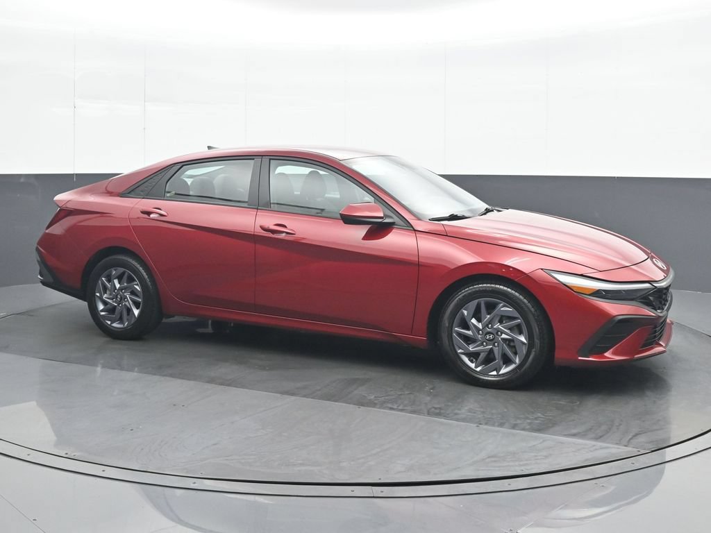 Used 2024 Hyundai Elantra SEL FWD image 8