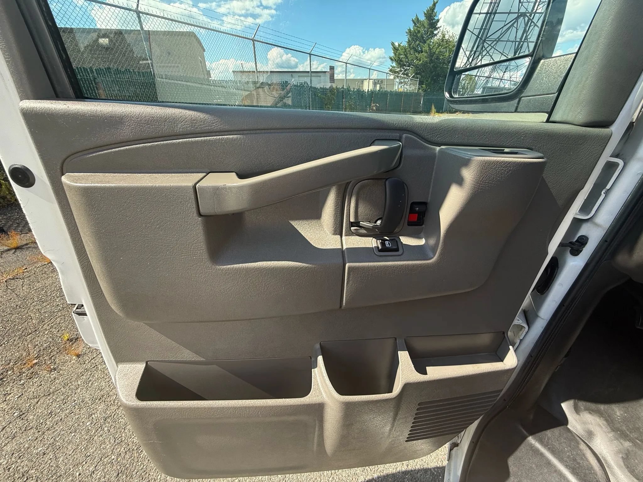 Used 2016 Chevrolet Express 2500 RWD image 18