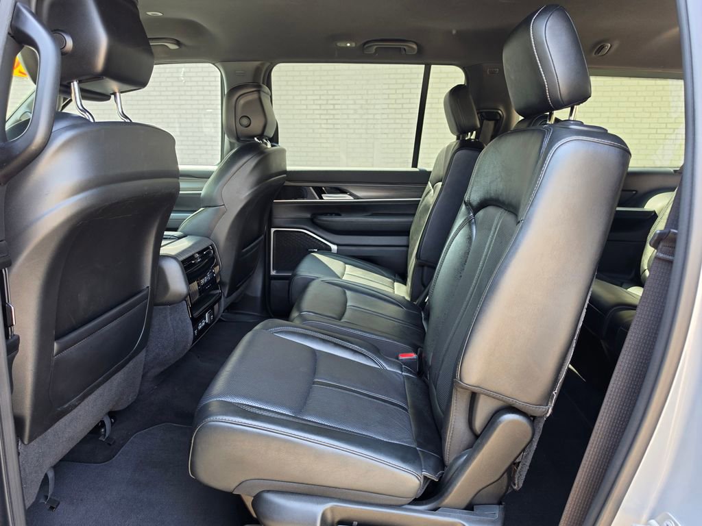 Used 2024 Jeep Wagoneer L Series II image 33