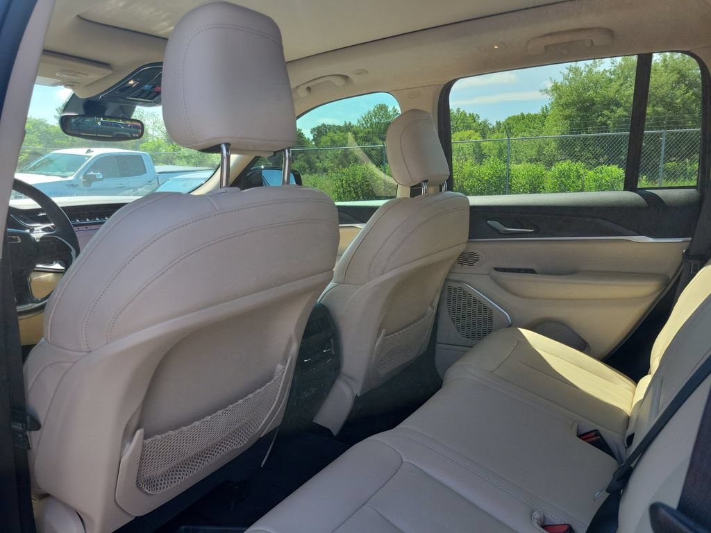 Used 2022 Jeep Grand Cherokee Limited AWD/4WD image 34
