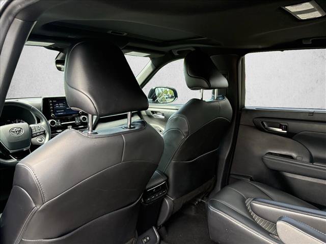 Used 2021 Toyota Highlander XSE FWD image 16
