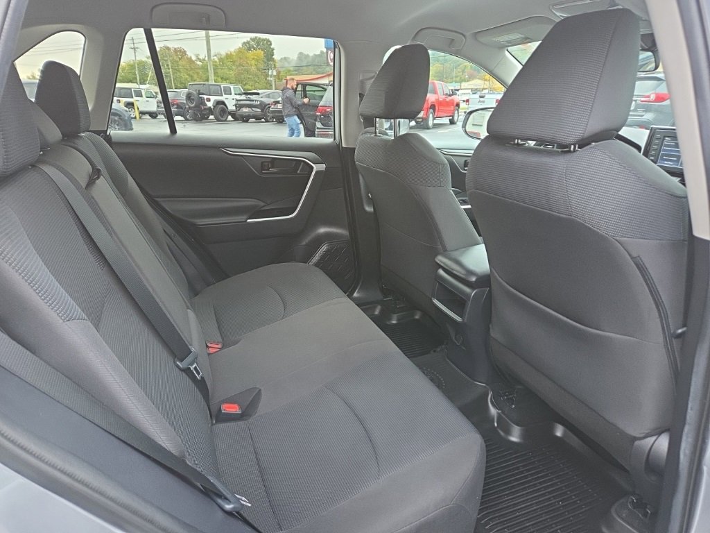 Used 2021 Toyota RAV4 LE image 23