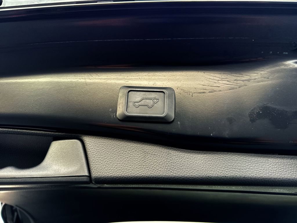 Used 2022 Toyota RAV4 SE image 25