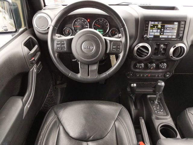 Used 2016 Jeep Wrangler Unlimited Sahara w/ Connectivity Group image 14