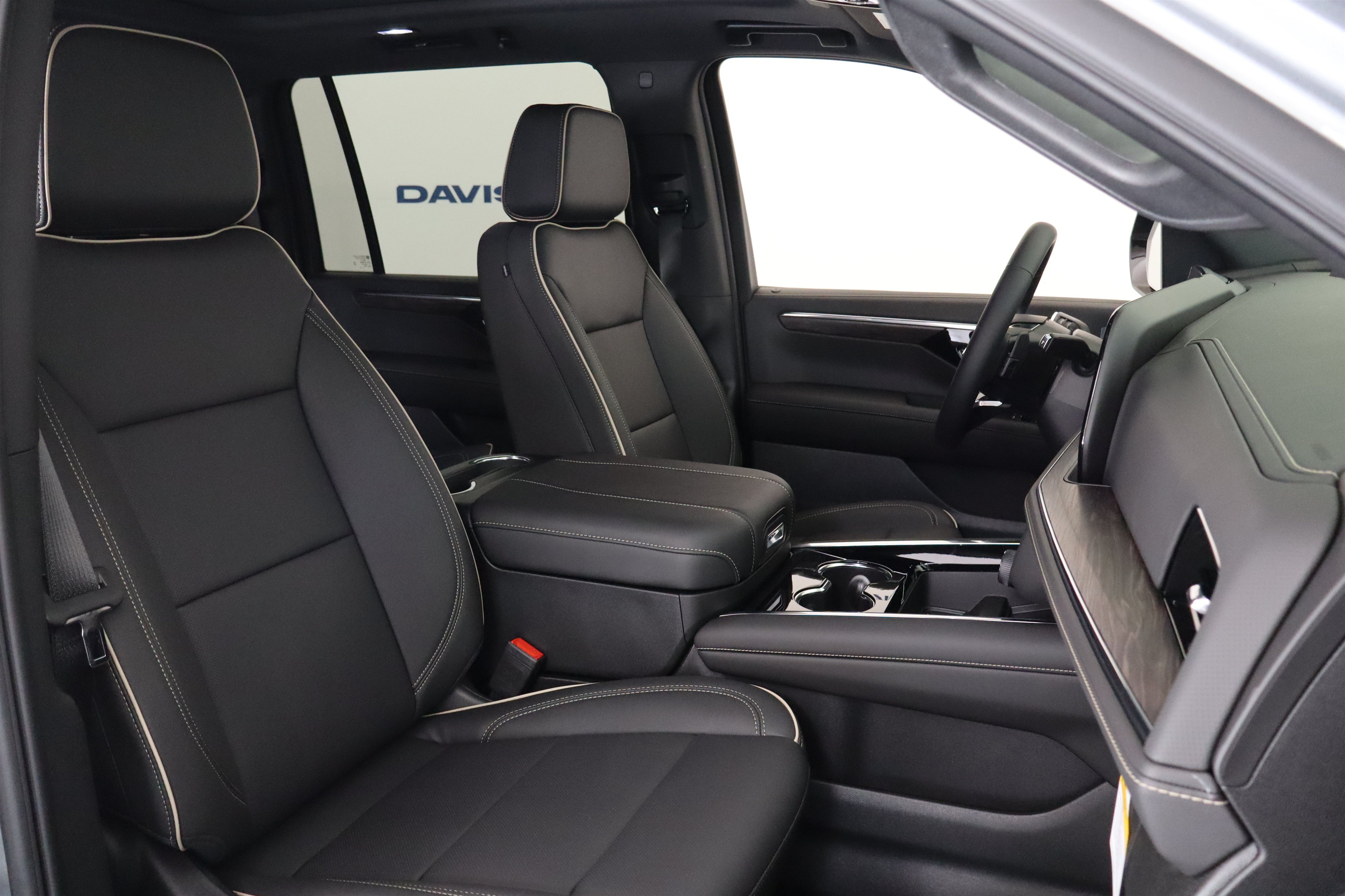 New 2026 Chevrolet Suburban Premier w/ Sun And Tow Package AWD/4WD image 21