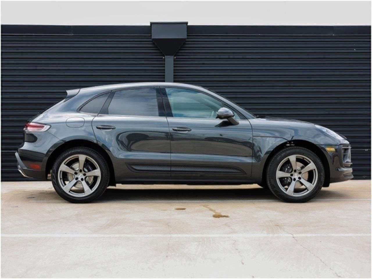 Certified 2025 Porsche Macan AWD/4WD image 8