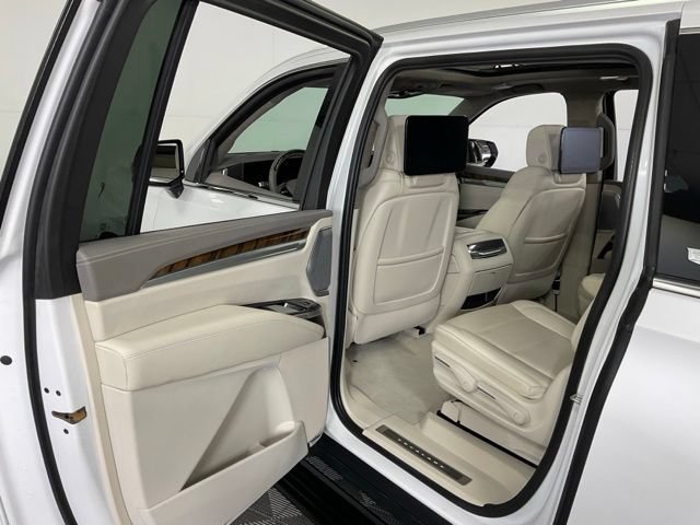 Certified 2025 Cadillac Escalade ESV Premium Luxury Platinum AWD/4WD image 32