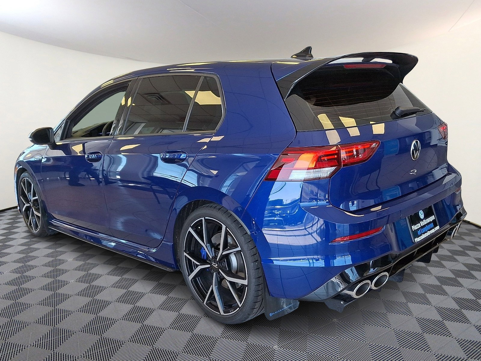 Used 2022 Volkswagen Golf R image 3