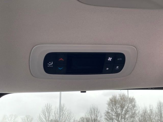 Used 2024 Chrysler Pacifica Touring-L image 19