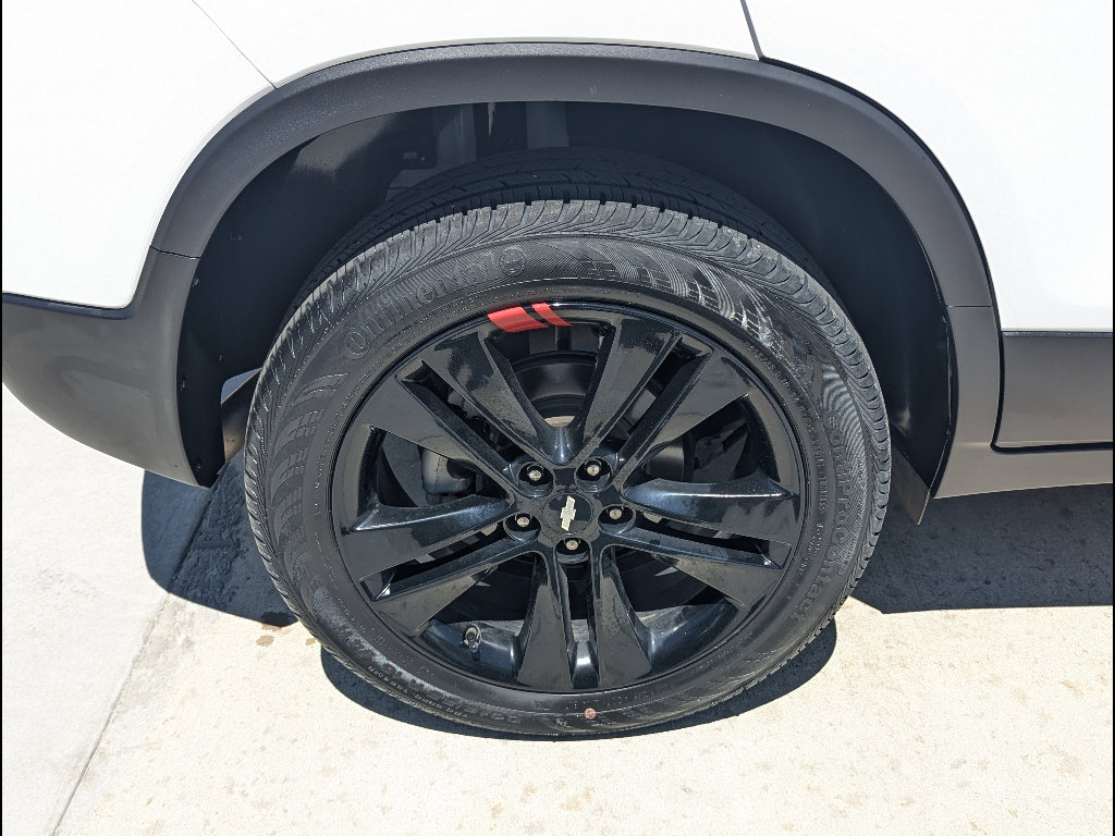 Used 2021 Chevrolet Trax LT w/ Redline Edition AWD/4WD image 16