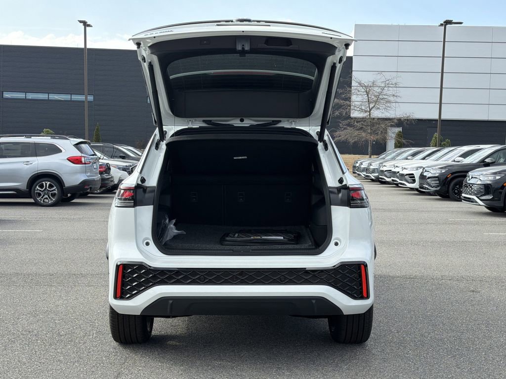 New 2026 Volkswagen Tiguan SEL R-Line image 15