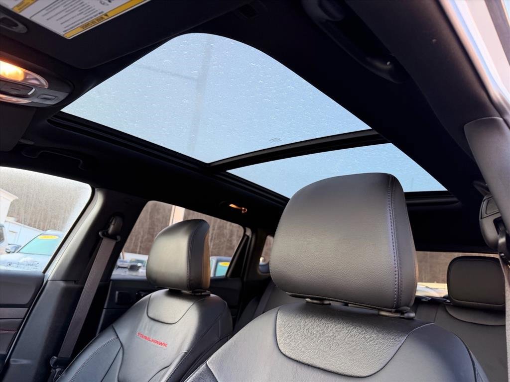 Used 2024 Jeep Compass Trailhawk w/ Trailhawk Elite Group image 15